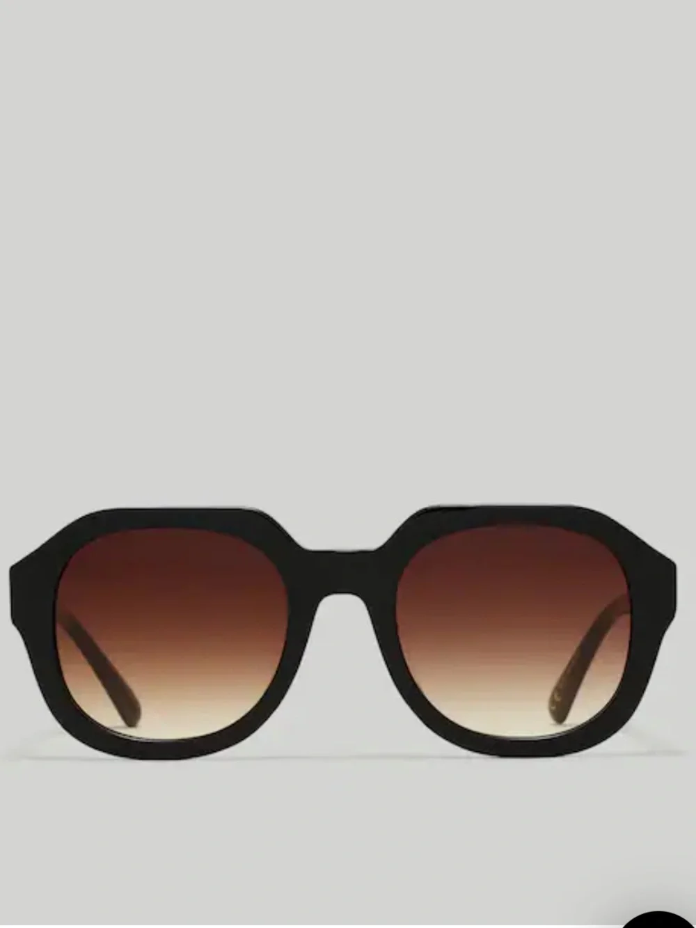 Madewell Rakelle Black Frame with Brown Gradient Lenses Round Sunglasses